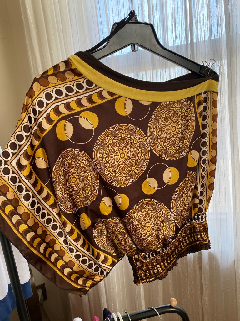 One-shoulder abstract design top