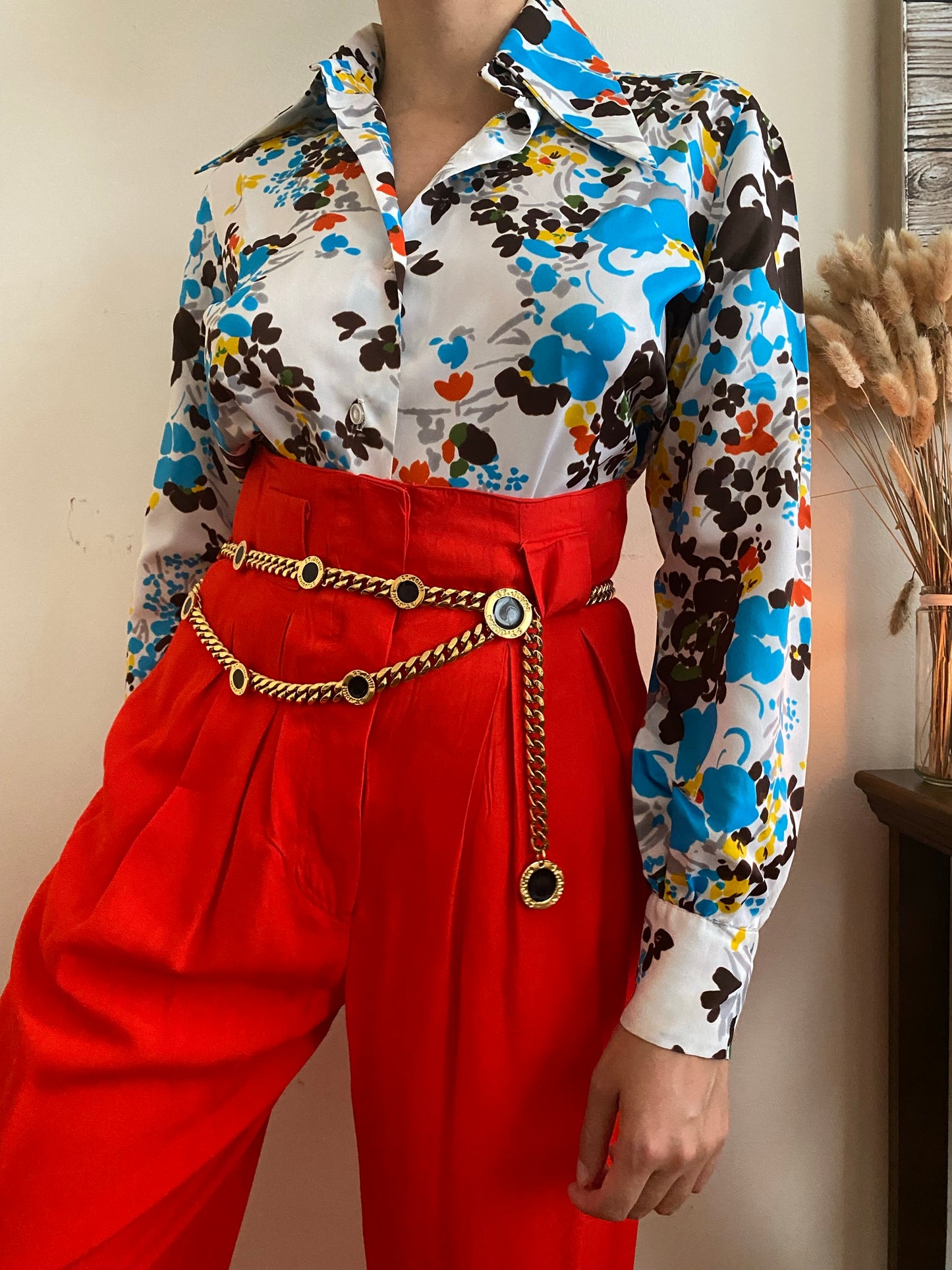 Abstract long sleeve dagger collar blouse