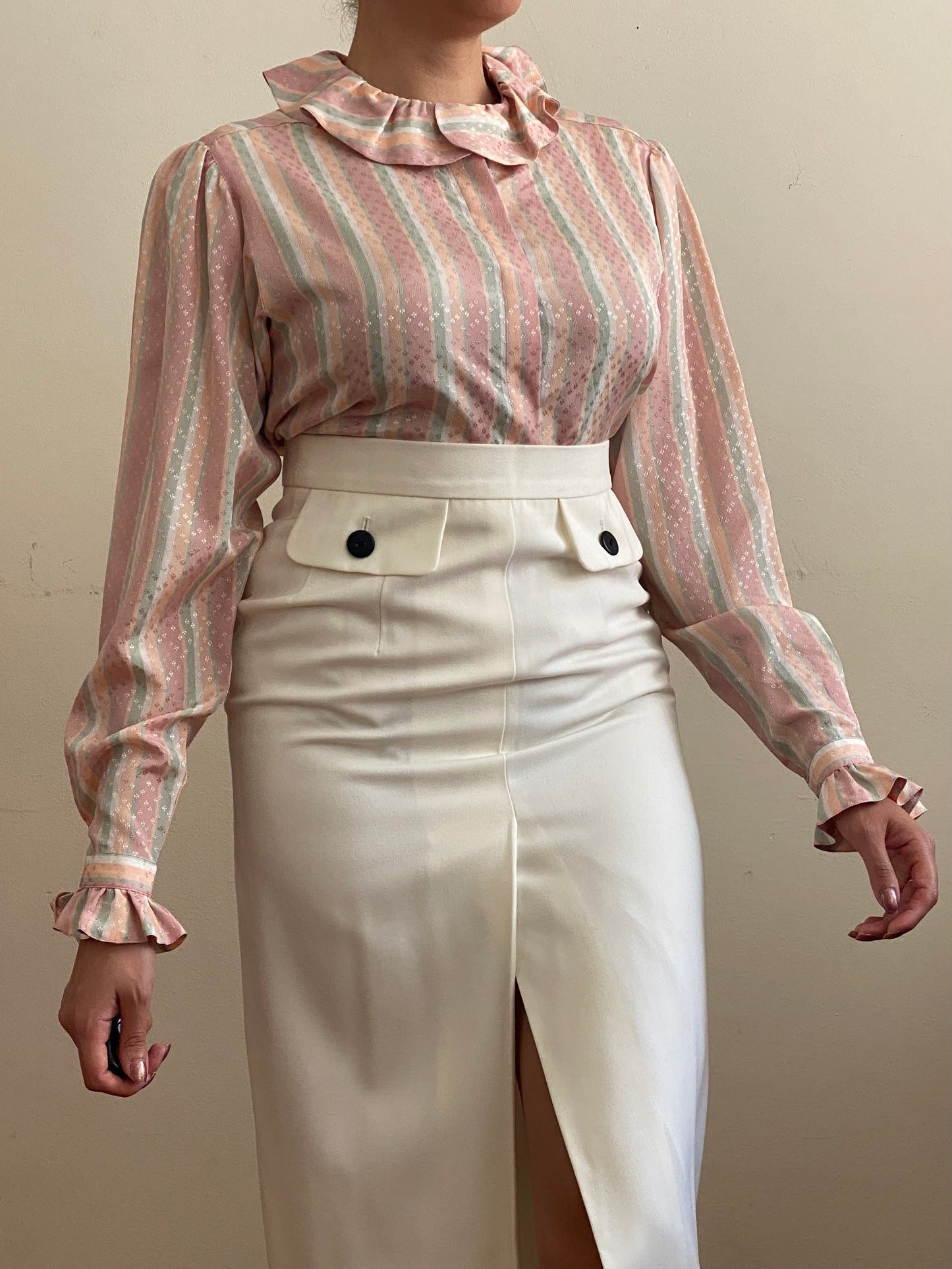 70s 80s Ruffle Collar Button Up Blouse w/ sheen (S-M)