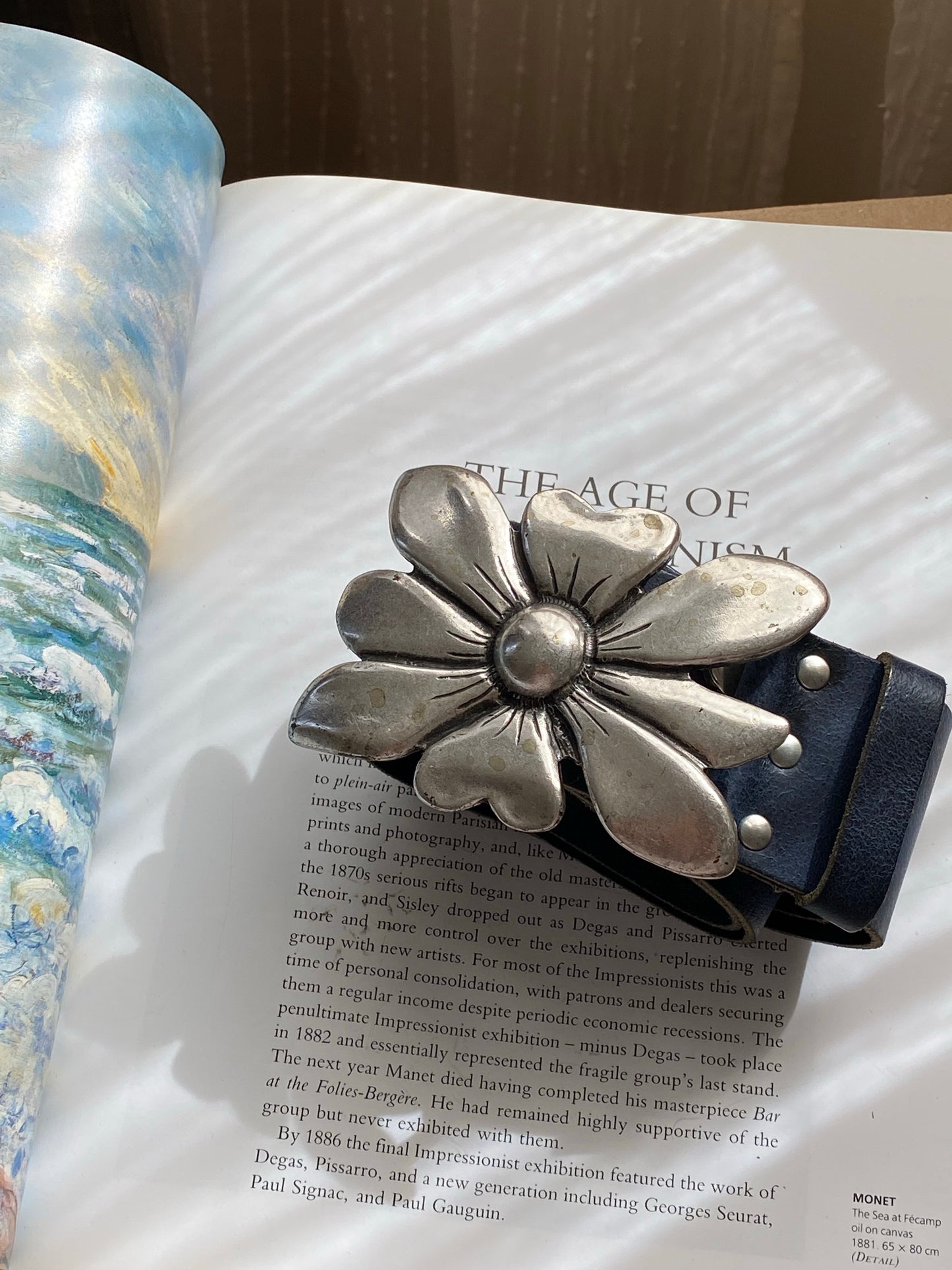 90's Flower Metal Buckle Leather Belt (M-L)