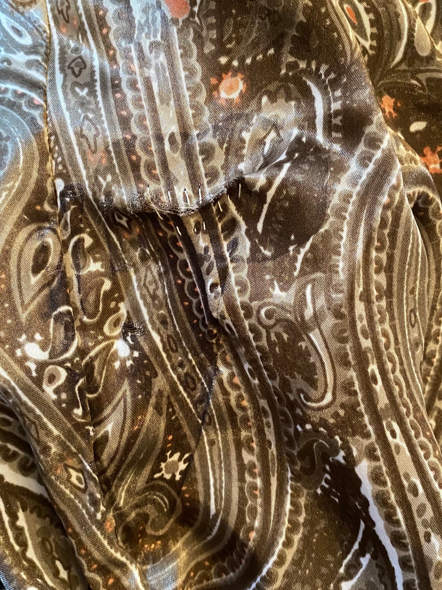 80'a Satin Draped V-Neck Abstract Blouse (M-L)