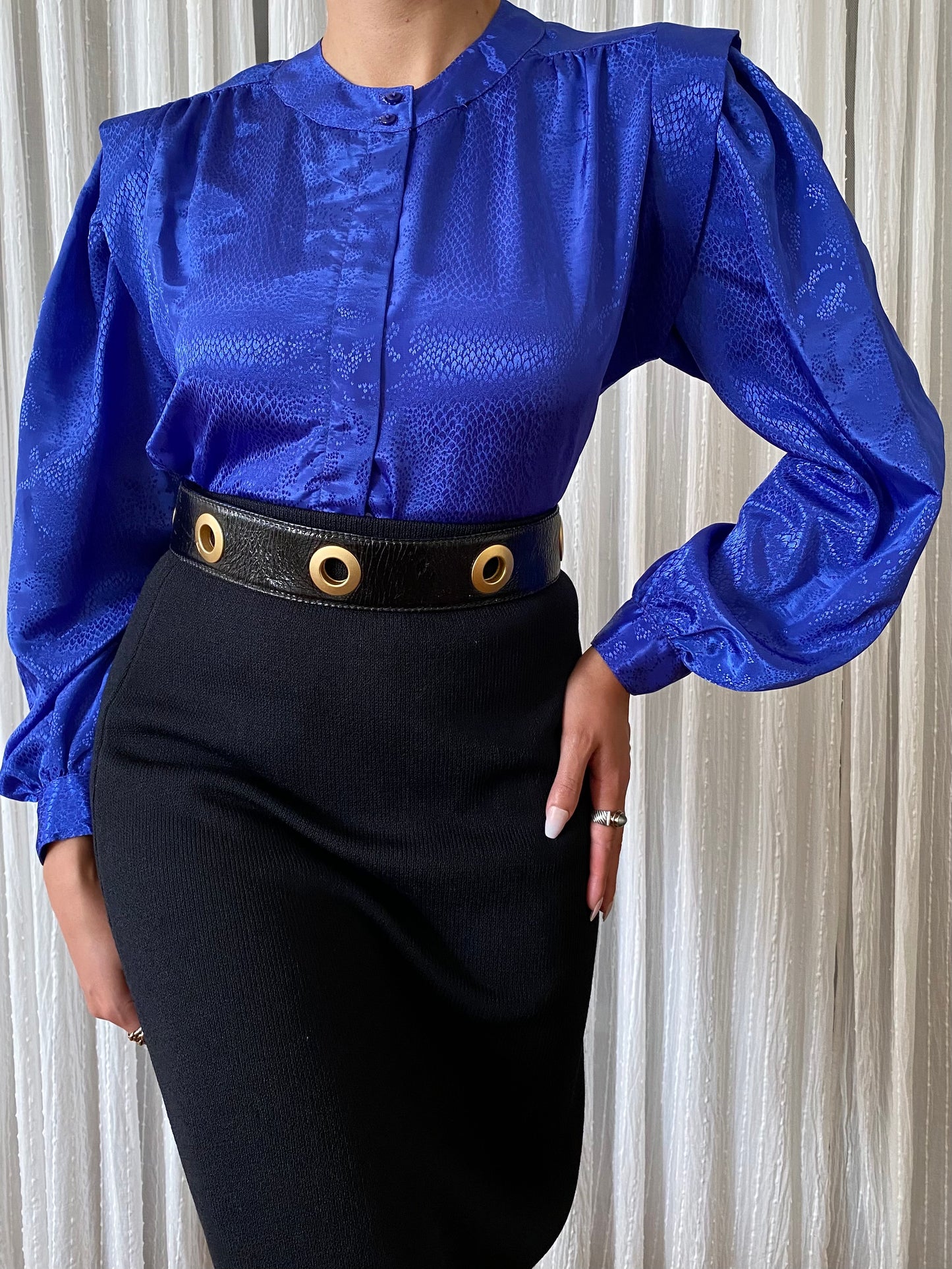 Long sleeve with raised shoulders blouse