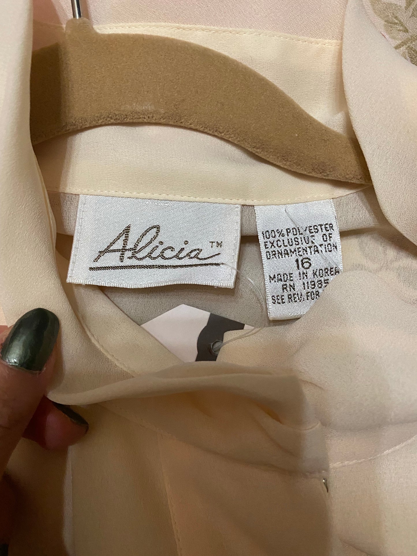 80's Cream Mock Neck Flowy Sleeves Blouse (L)