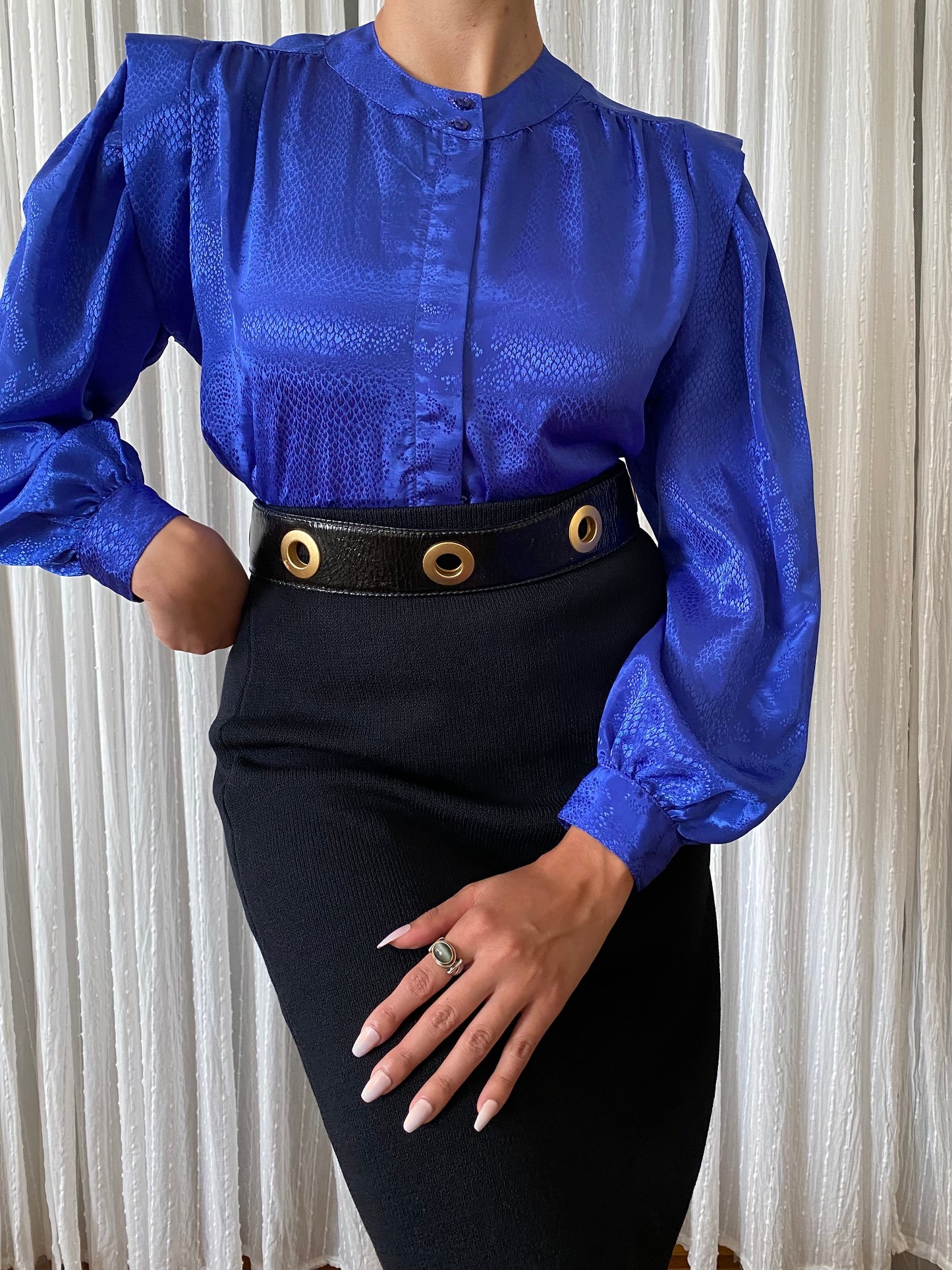 Long sleeve with raised shoulders blouse