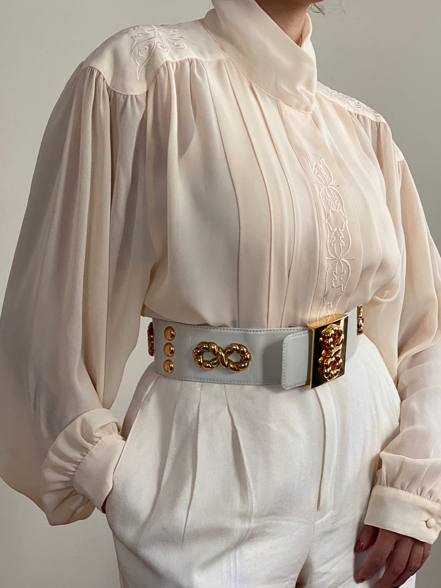 80's Cream Mock Neck Flowy Sleeves Blouse (L)