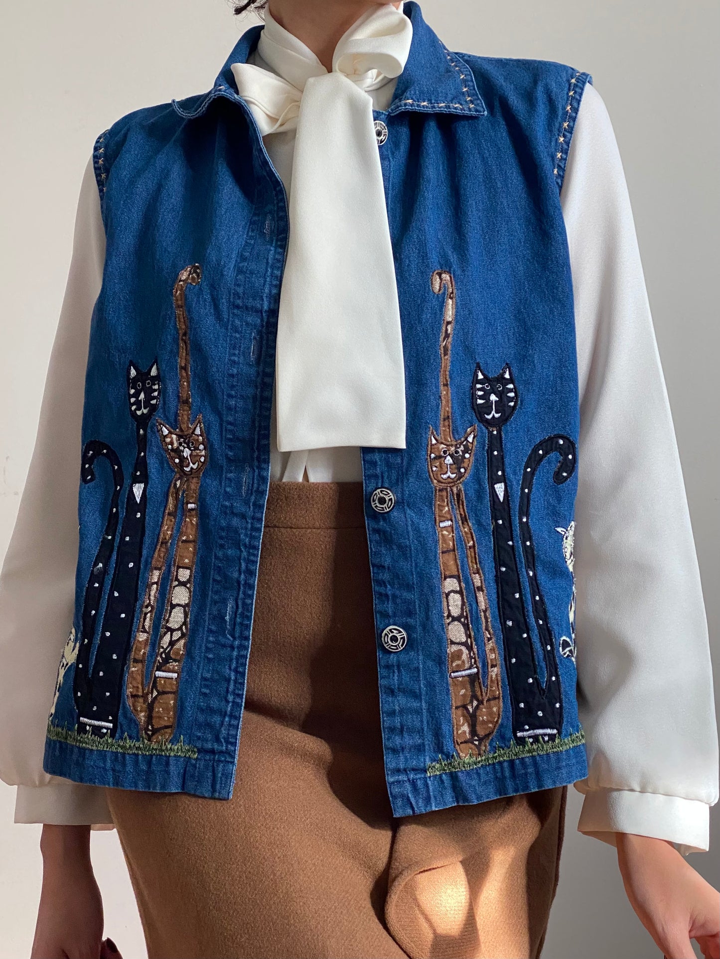 90's Embroidered Cats Denim Sleeveless Vest (M)