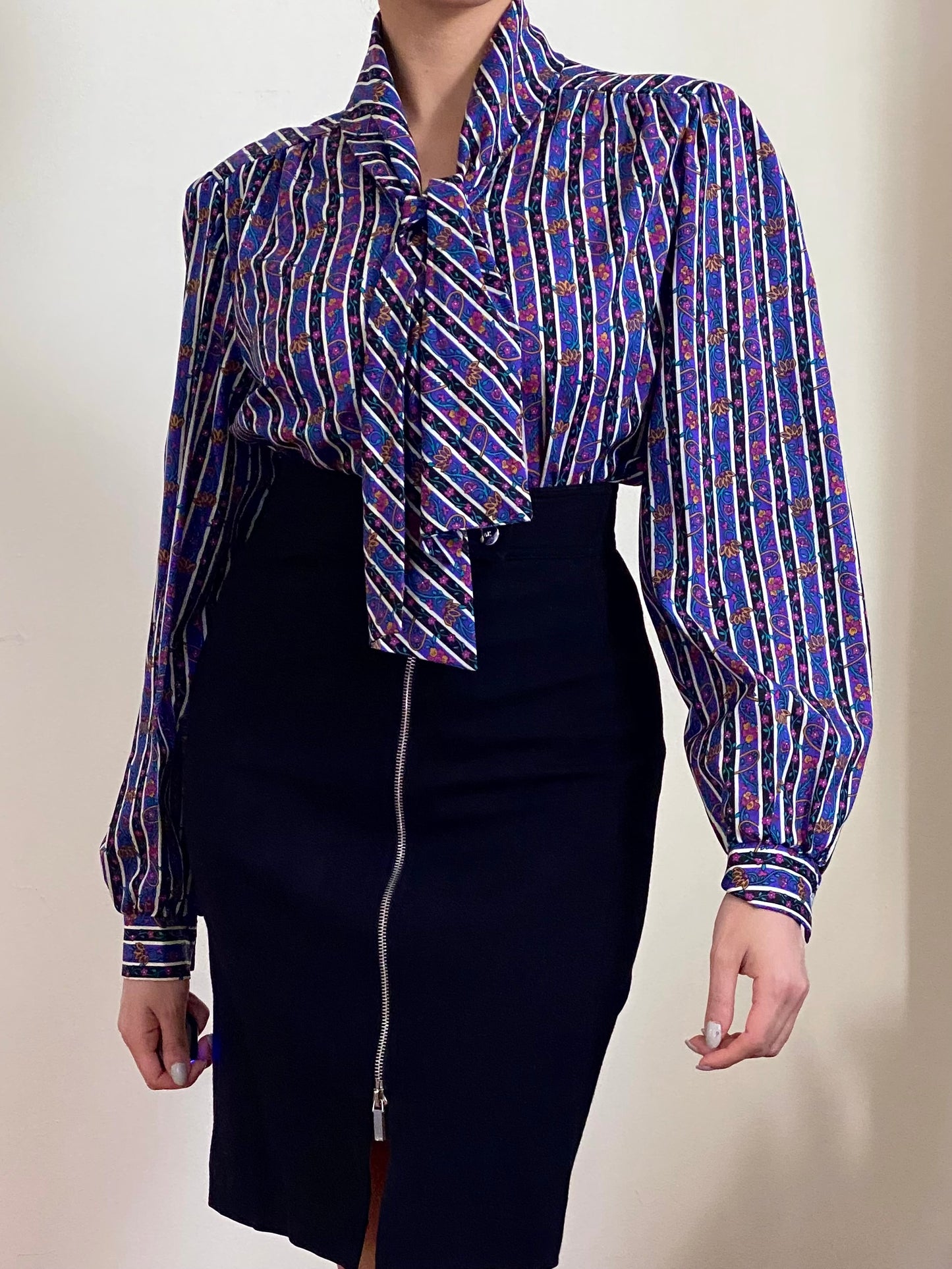 80's Floral Striped Long Sleeve Blouse w/ Bow Collar (M-L)