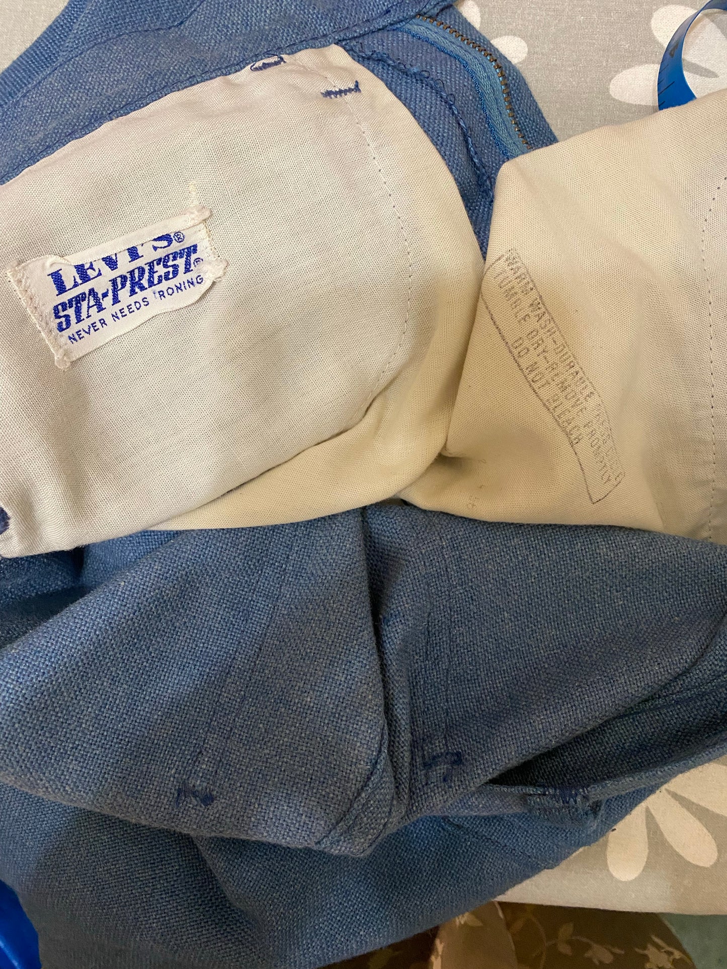 70's Levis Soft Denim High Rise Flared Pants (28")