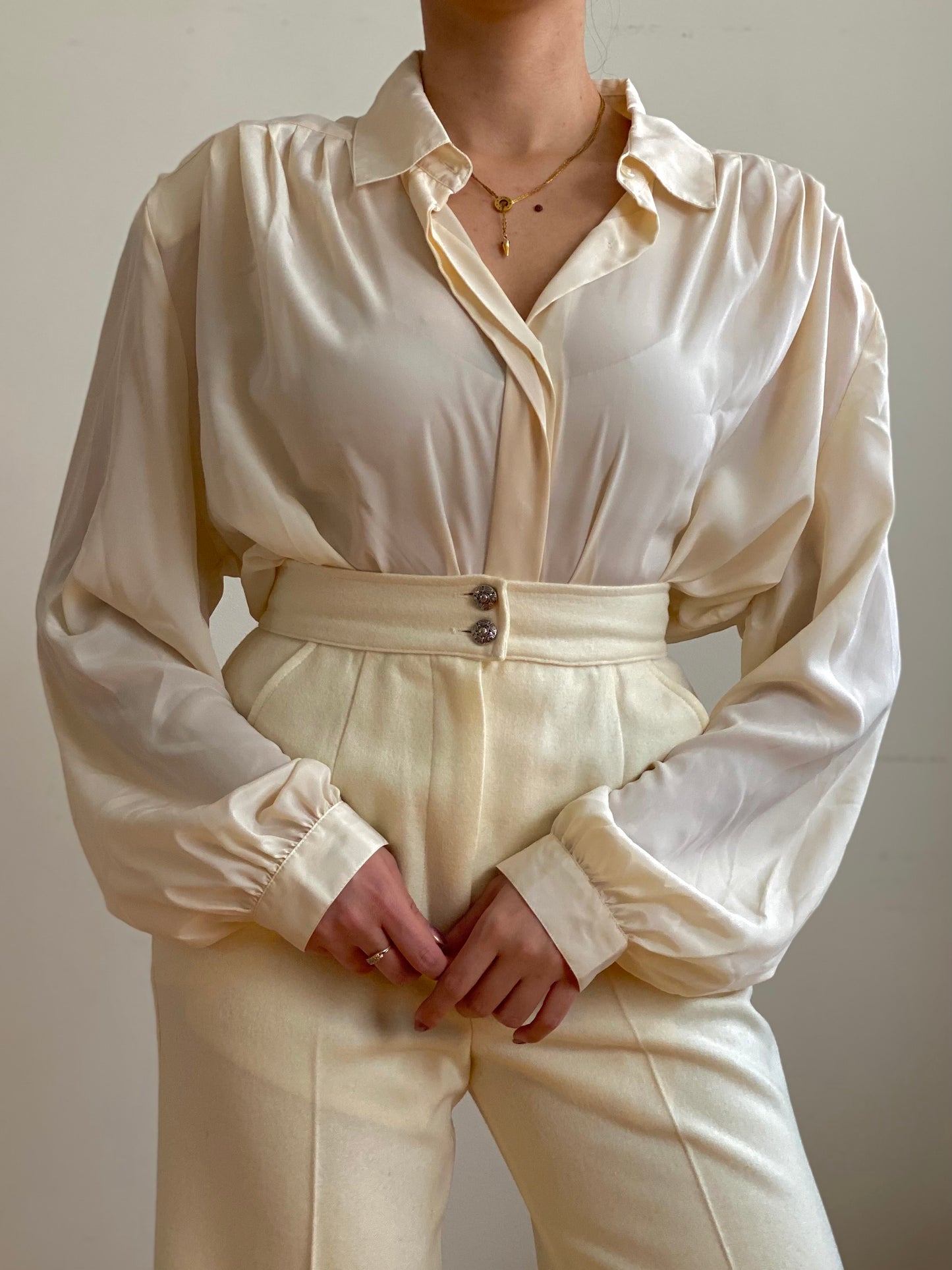 80's VOLUP Cream Long Balloon Sleeves Blouse (L-XL)
