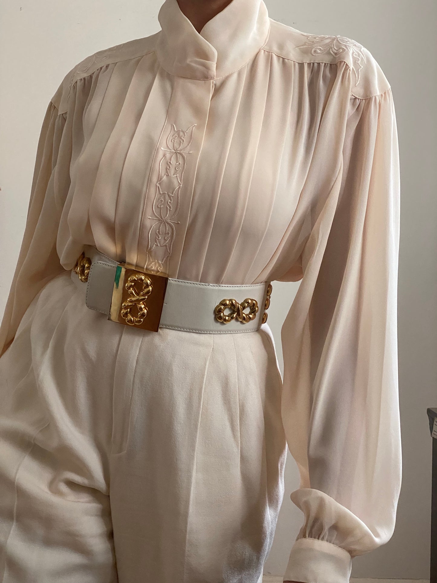 80's Cream Mock Neck Flowy Sleeves Blouse (L)