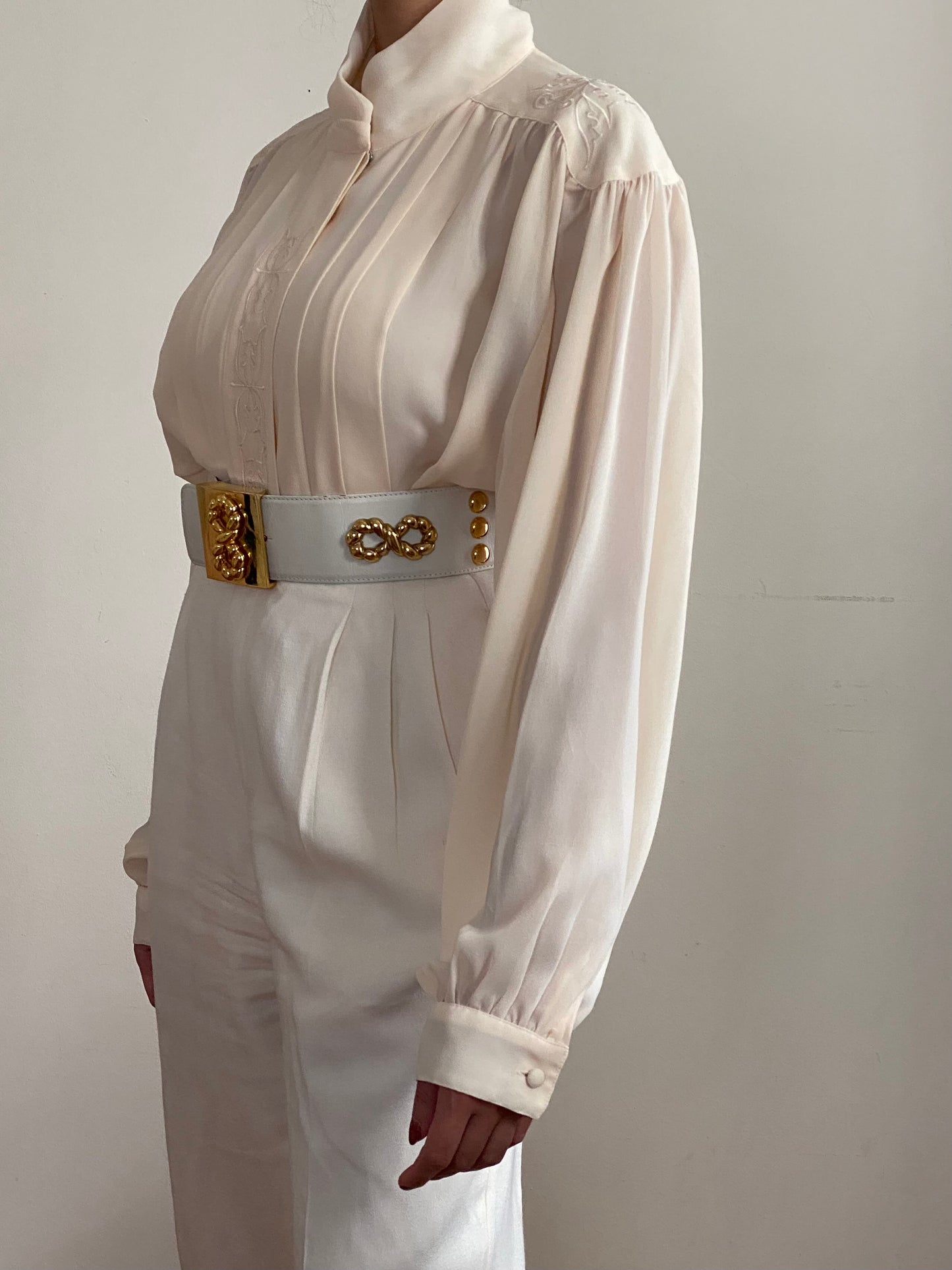 80's Cream Mock Neck Flowy Sleeves Blouse (L)