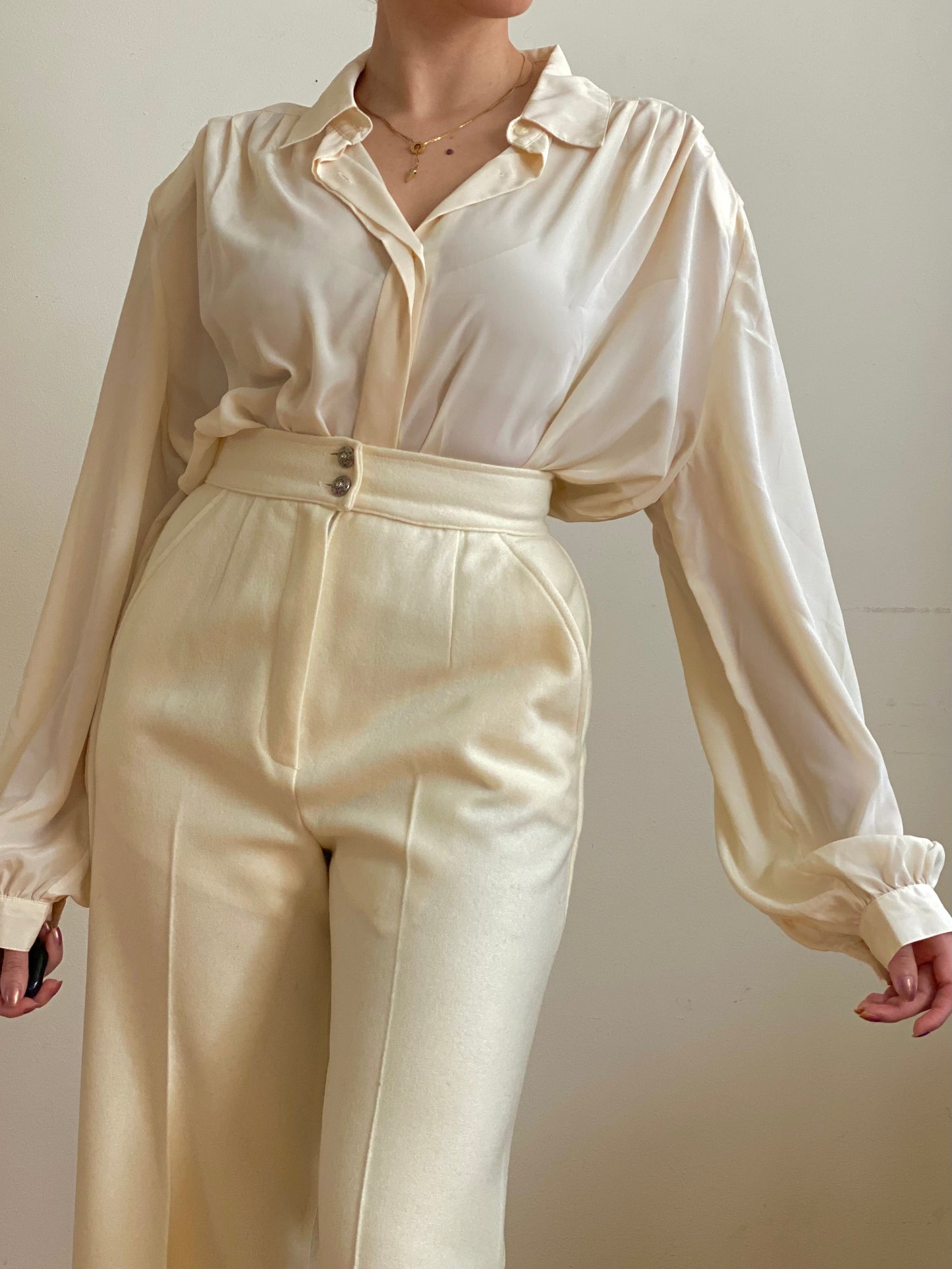 80's VOLUP Cream Long Balloon Sleeves Blouse (L-XL)