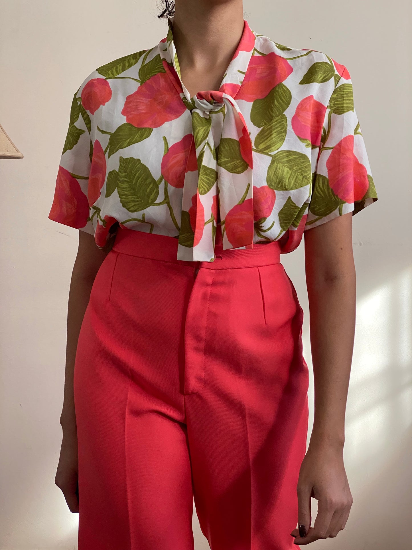 60's Colorful Floral Bow Short Sleeve Blouse (M)