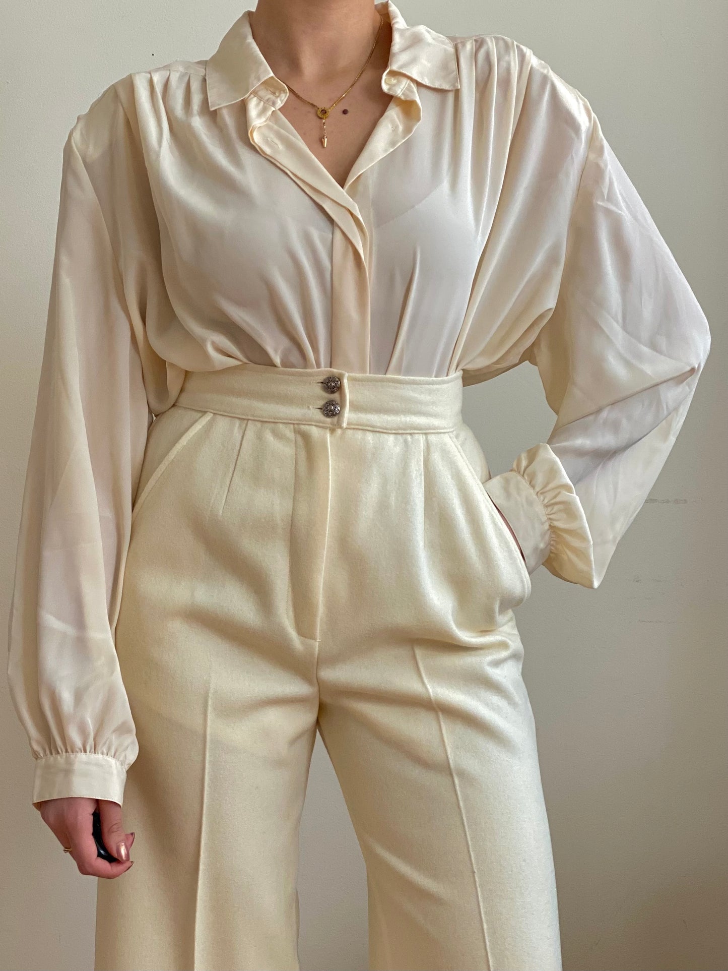 80's VOLUP Cream Long Balloon Sleeves Blouse (L-XL)