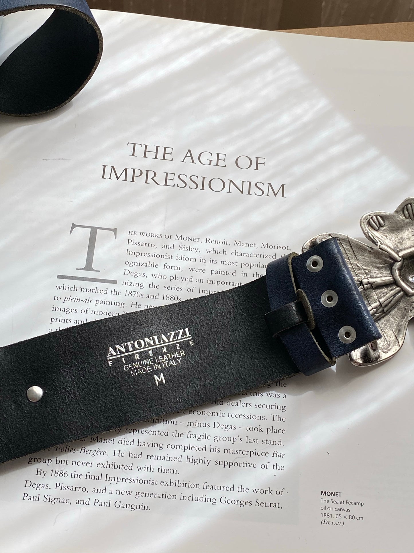 90's Flower Metal Buckle Leather Belt (M-L)