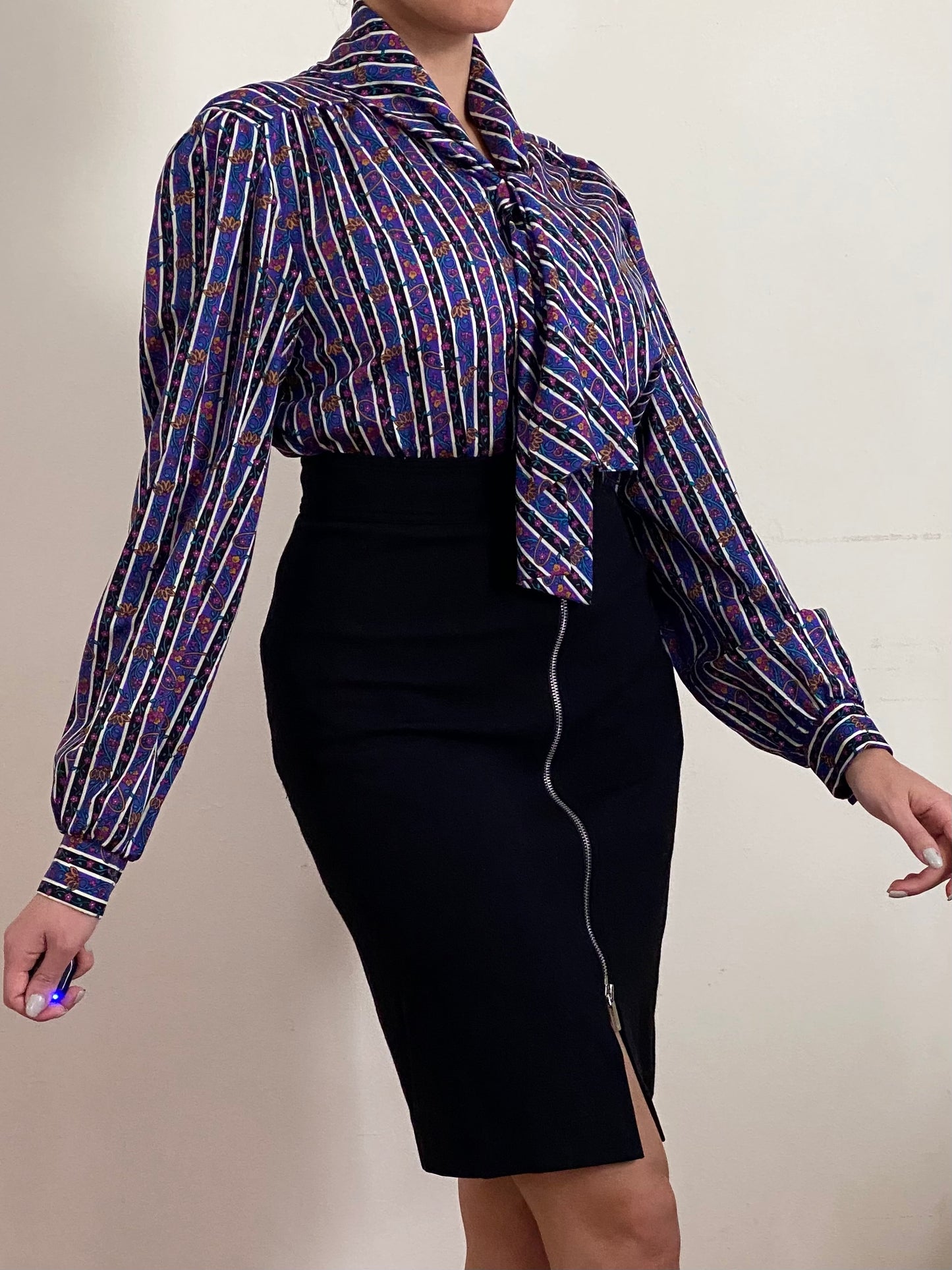 80's Floral Striped Long Sleeve Blouse w/ Bow Collar (M-L)