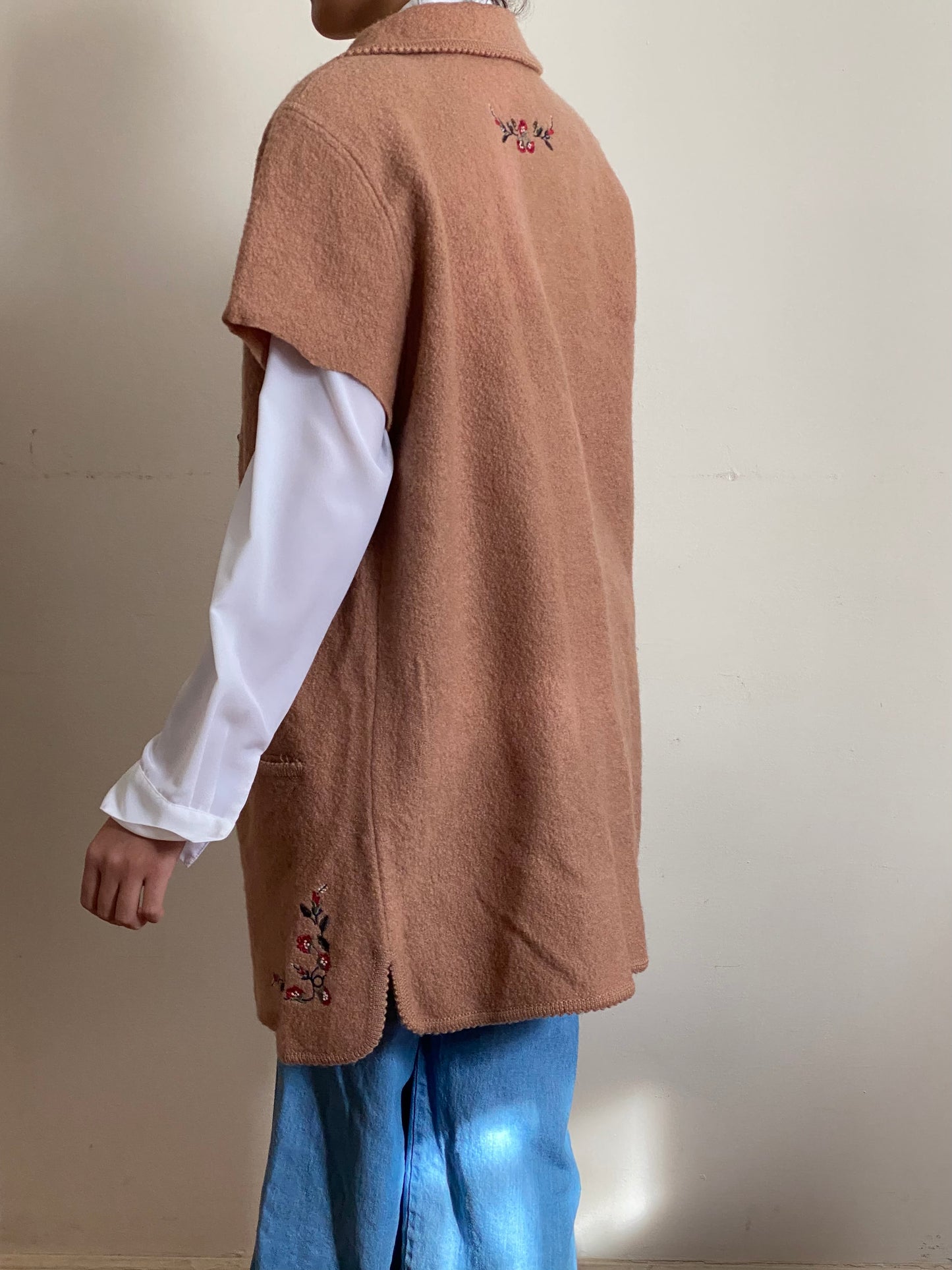 90's Wool Sleeveless Button Up Vest with Floral Embroidery (L)
