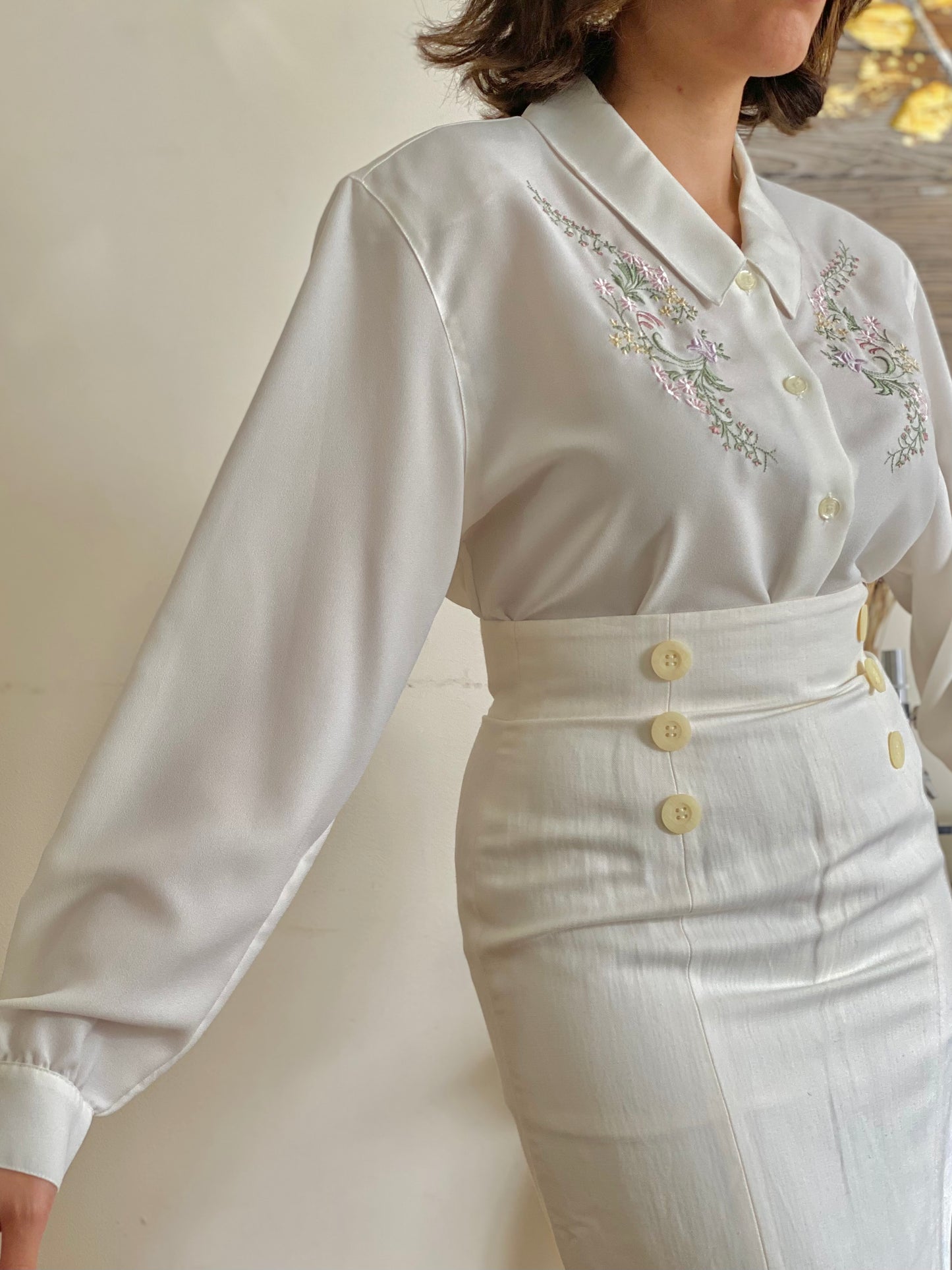 80's Floral Embroidered Long Sleeve Button Down Blouse (M)