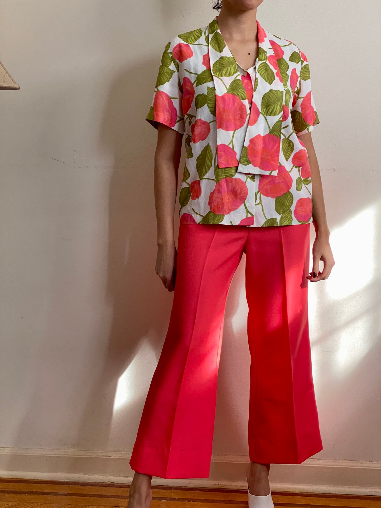 60's Colorful Floral Bow Short Sleeve Blouse (M)