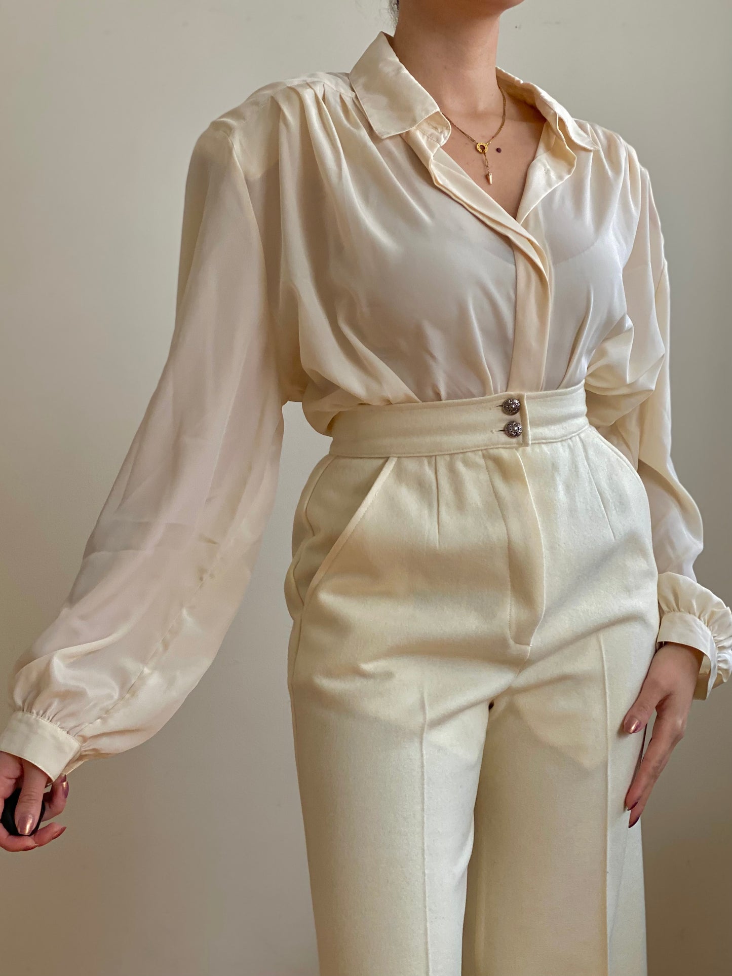 80's VOLUP Cream Long Balloon Sleeves Blouse (L-XL)