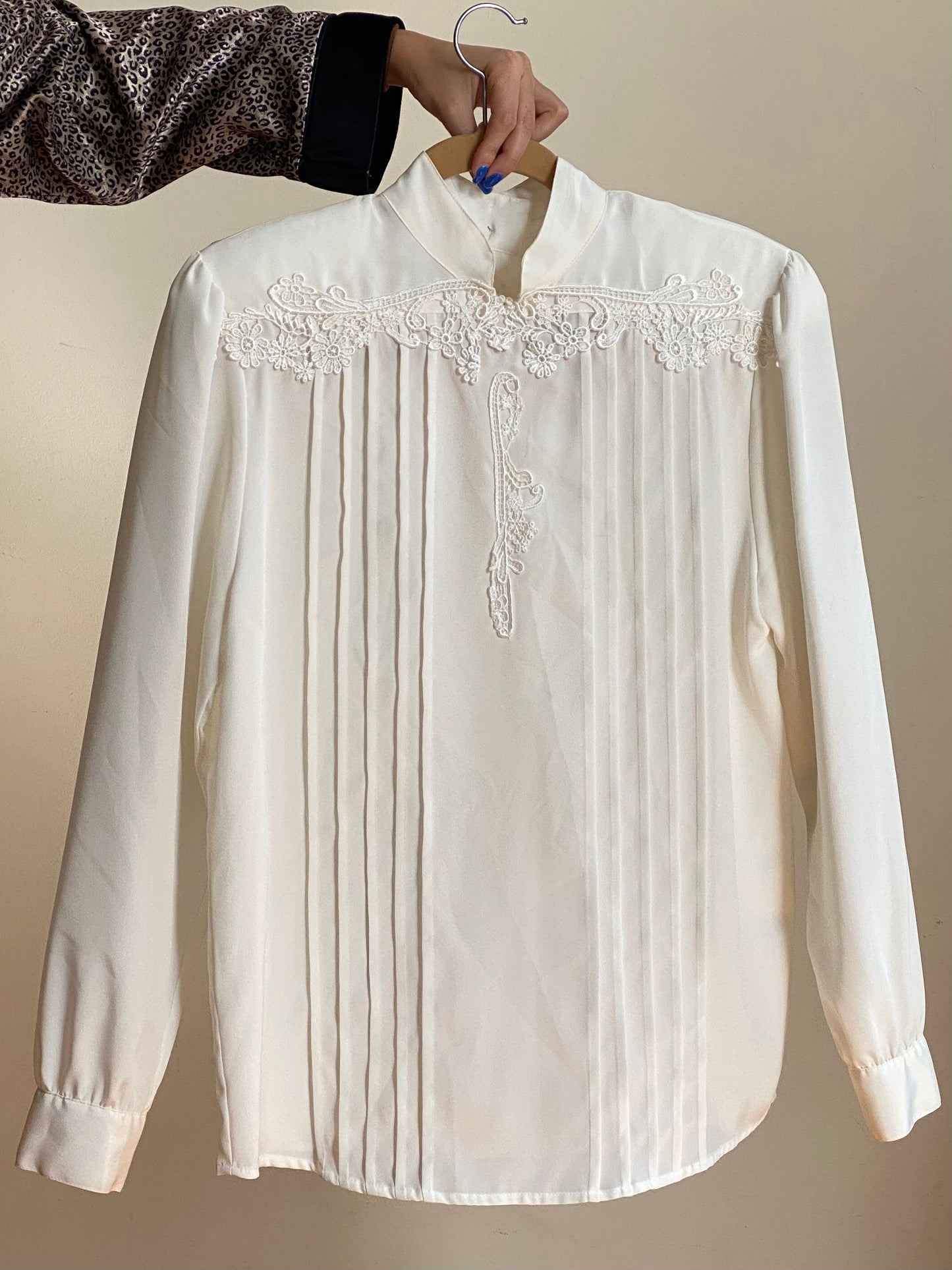 80'S White Pleated Lace Mandarin Collar Blouse (S-M)