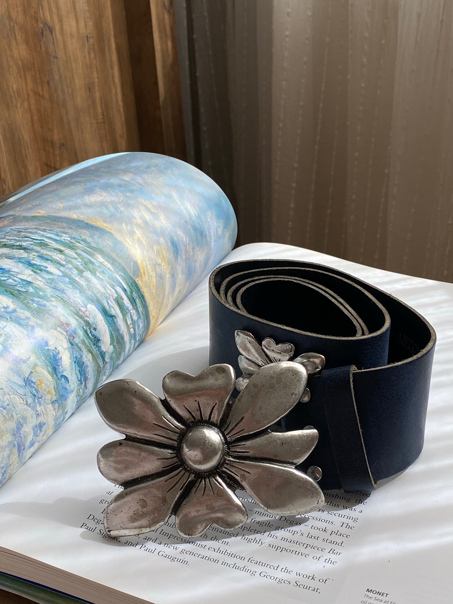 90's Flower Metal Buckle Leather Belt (M-L)