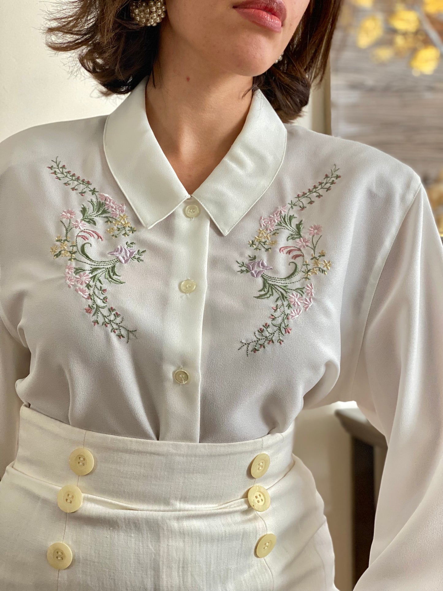 80's Floral Embroidered Long Sleeve Button Down Blouse (M)