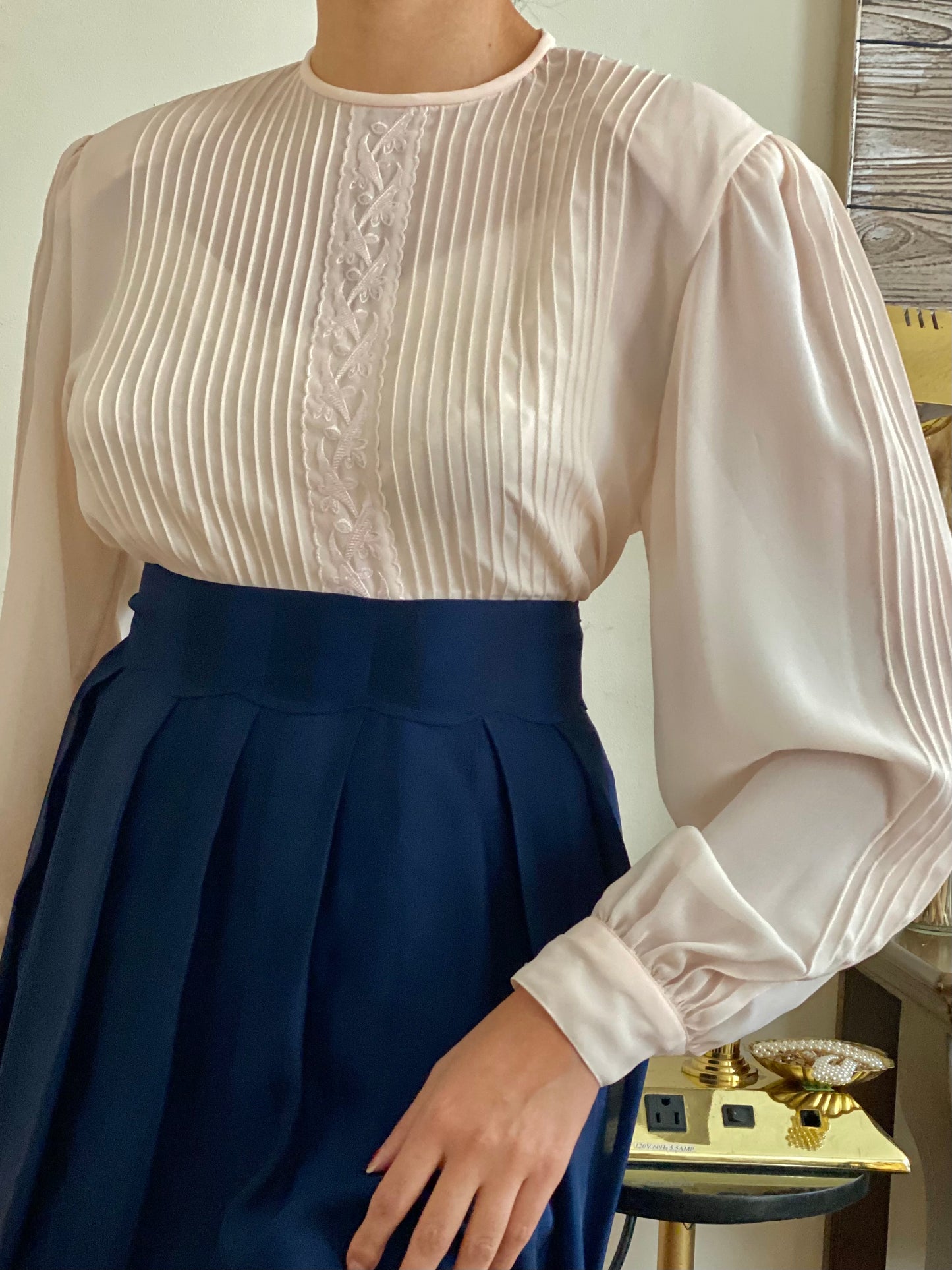 Pleated & Embroidered Puffy Long Sleeve Blouse (M)