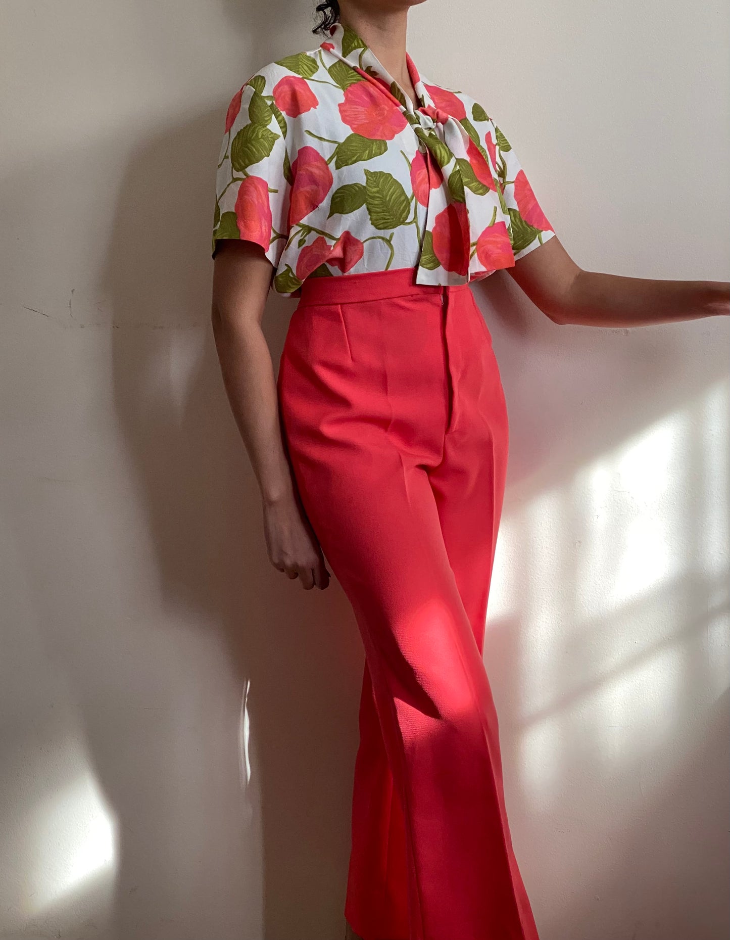60's Colorful Floral Bow Short Sleeve Blouse (M)