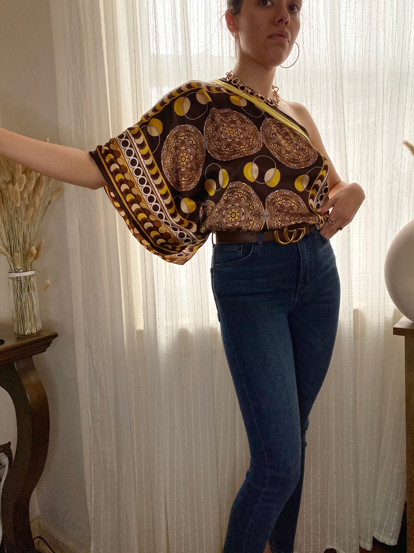 One-shoulder abstract design top