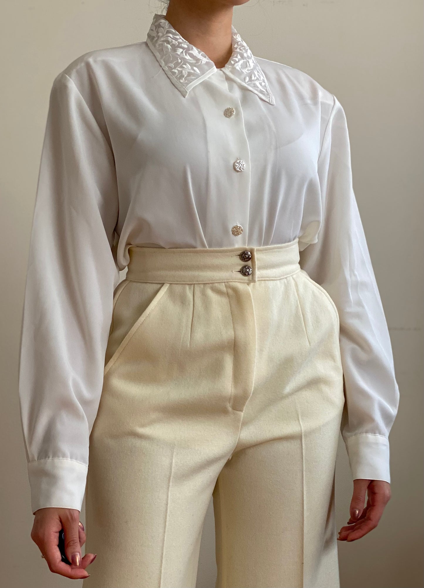 80's-90's White Button-Down Floral Collar Blouse (M-L)