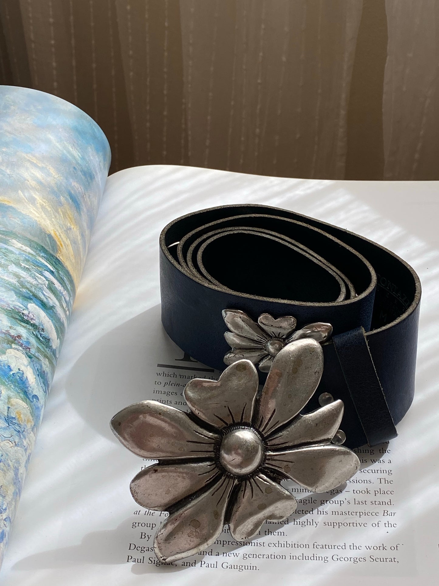 90's Flower Metal Buckle Leather Belt (M-L)