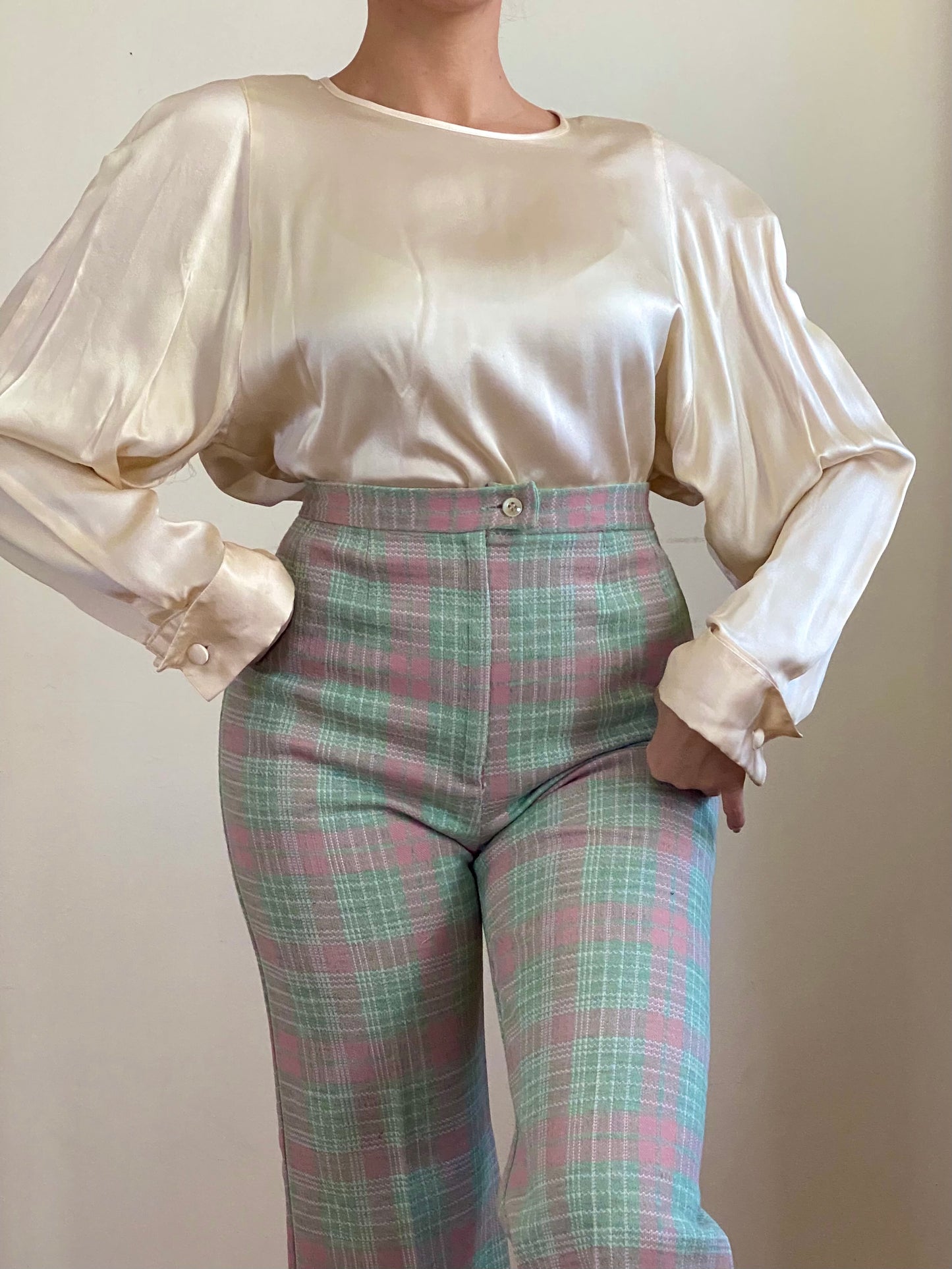 80's 100% Silk Blouse w/ Oversized Sleeves (M-L)