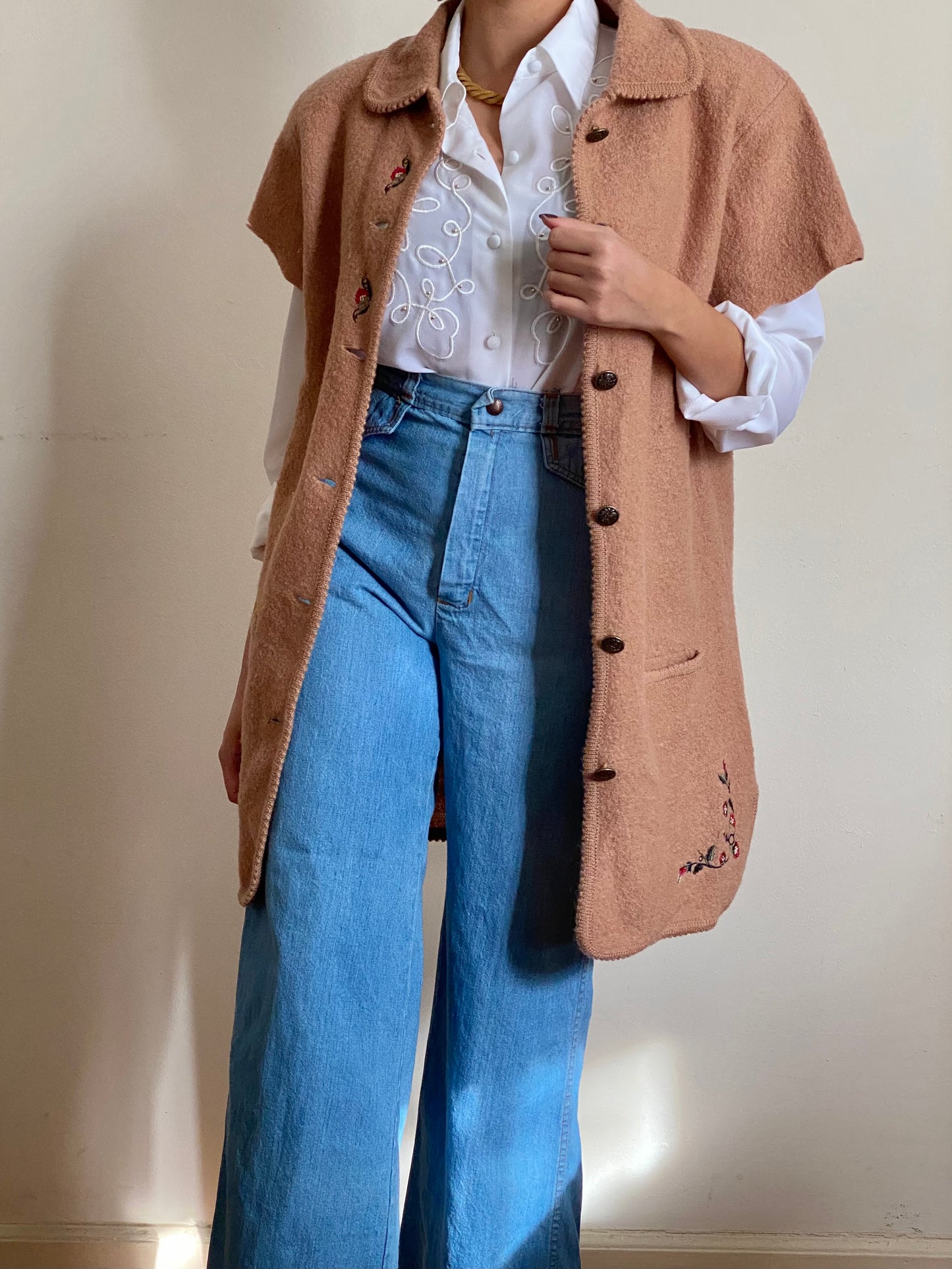 90's Wool Sleeveless Button Up Vest with Floral Embroidery (L)