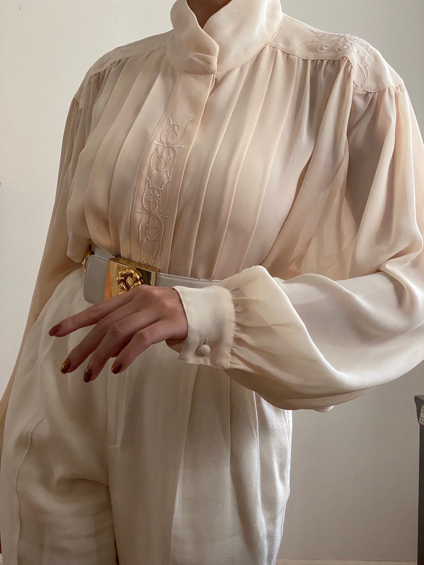 80's Cream Mock Neck Flowy Sleeves Blouse (L)
