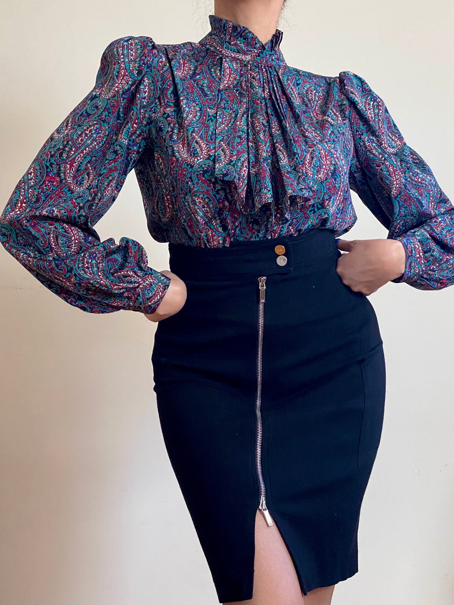 80's Multicolor Abstract Cravat Bown Victorian Style Blouse (S-M)