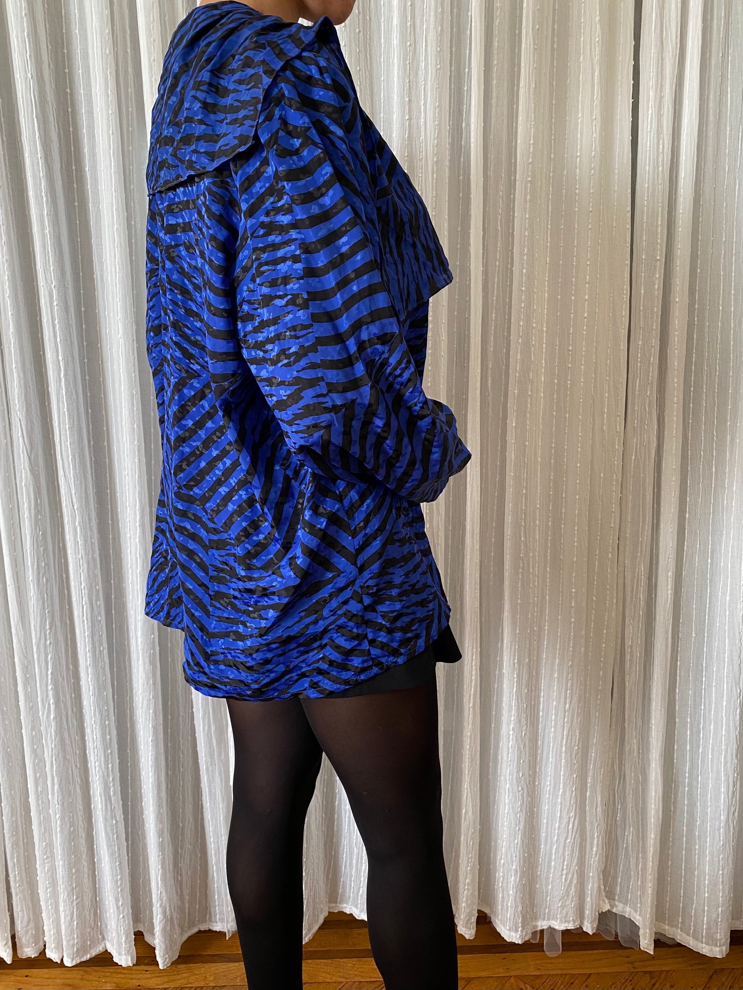 Blue long sleeve animal print blouse