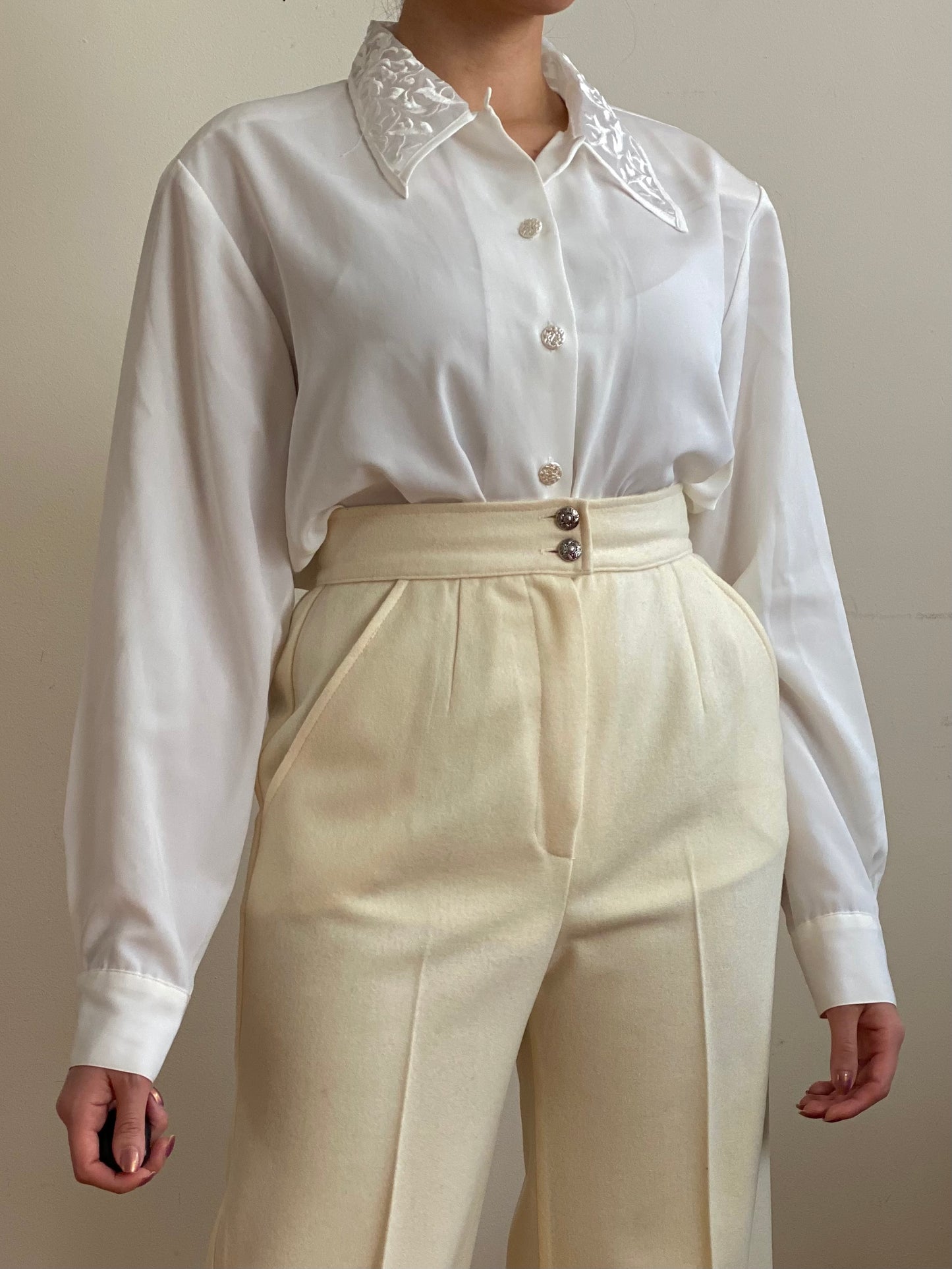 80's-90's White Button-Down Floral Collar Blouse (M-L)