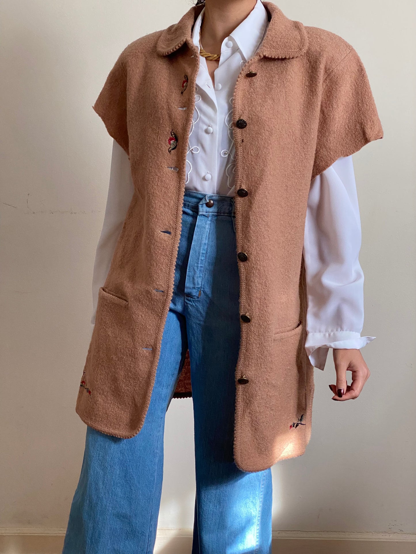 90's Wool Sleeveless Button Up Vest with Floral Embroidery (L)
