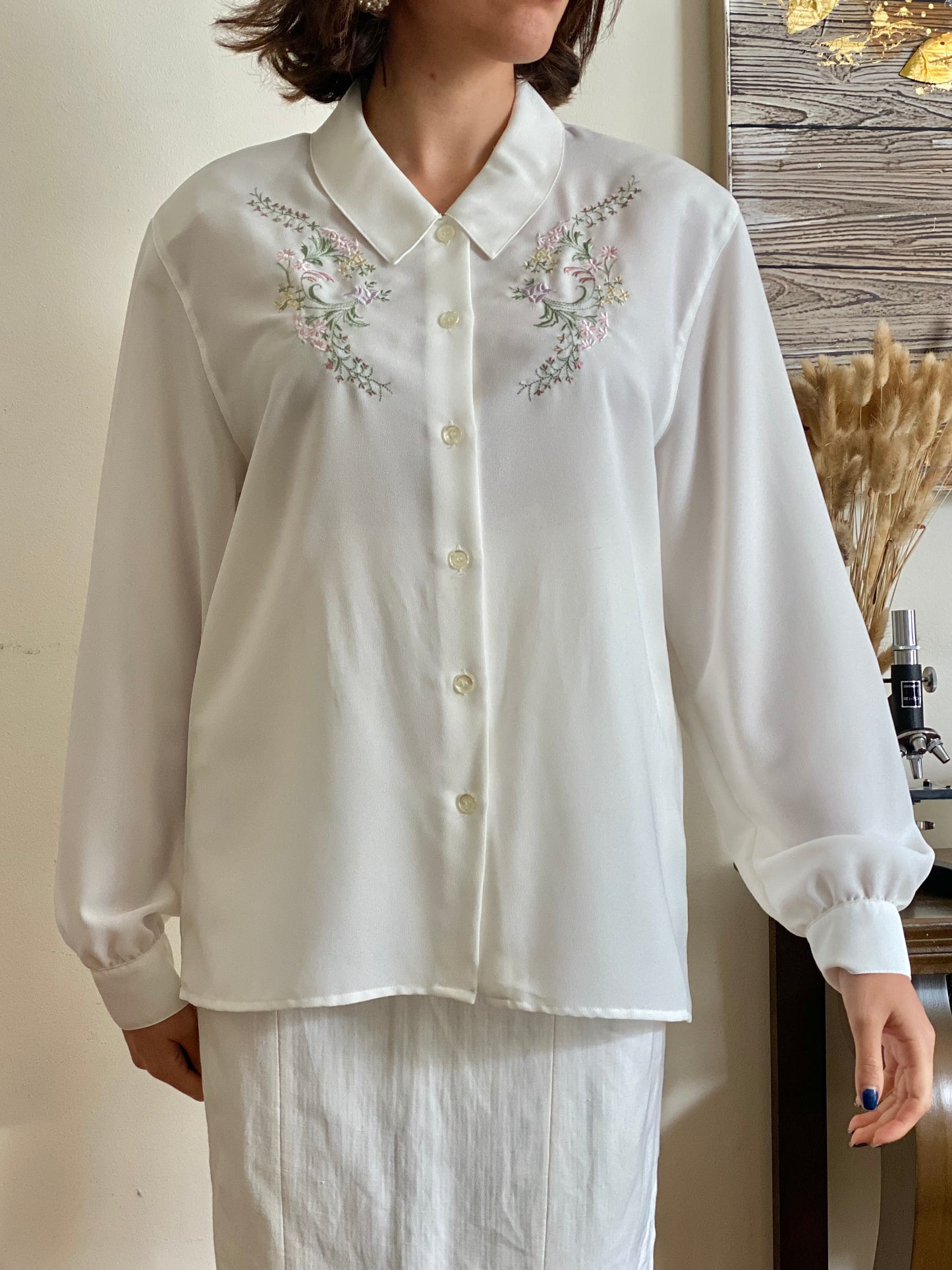 80's Floral Embroidered Long Sleeve Button Down Blouse (M)