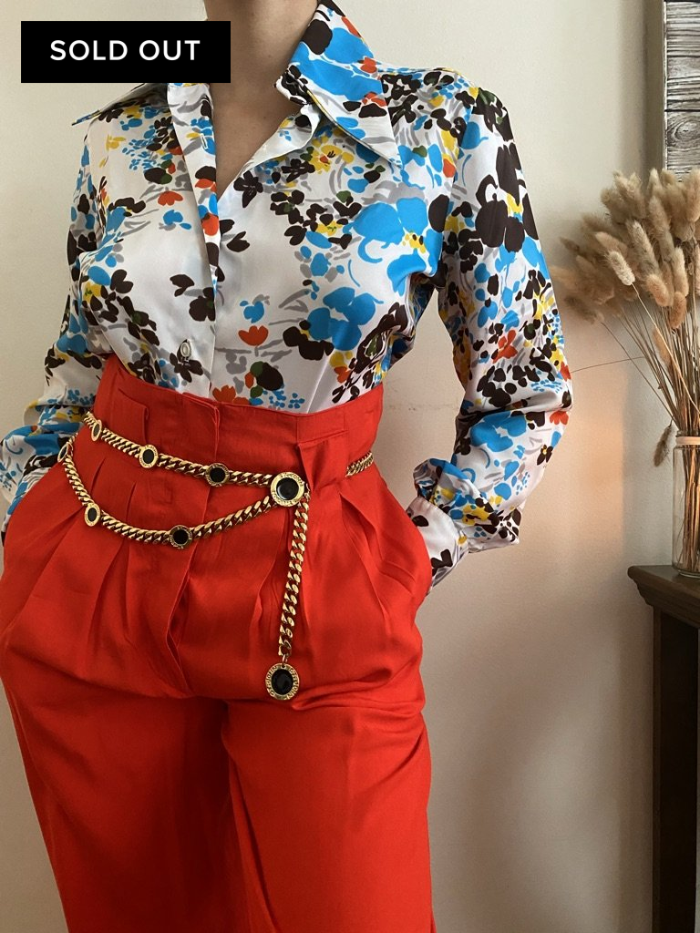 Abstract long sleeve dagger collar blouse