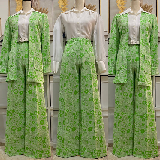 70’s Floral Apple Green Bell Bottom Pantsuit - Open Jacket & High Rise Wide Flare Bottoms (M-L)