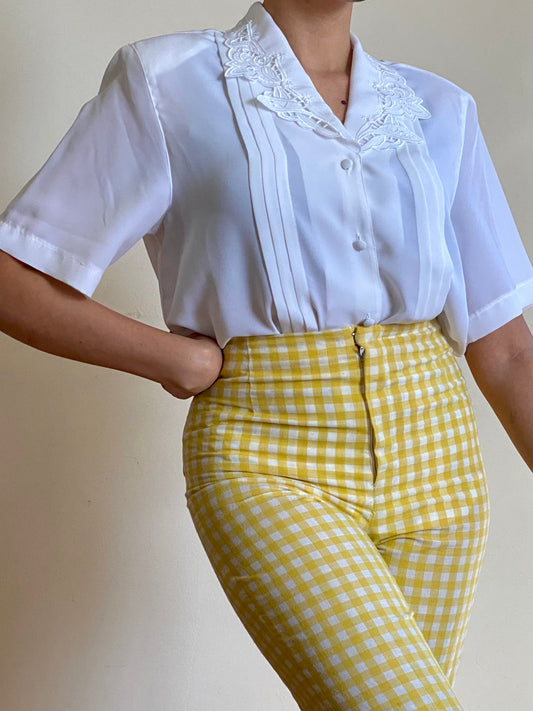 90's WHITE FLORAL EMBROIDERED SHORT SLEEVE BLOUSE (M)